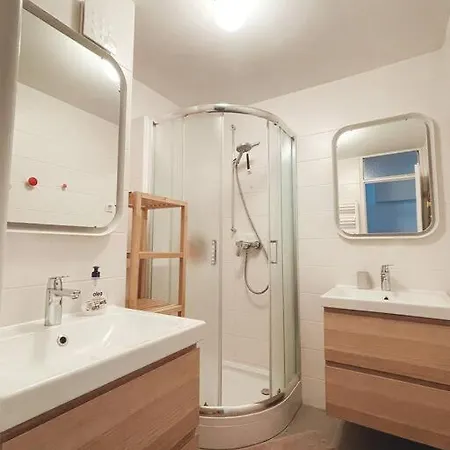 Chic Trnovo Hideaway For 5, Family Friendly * ليوبليانا